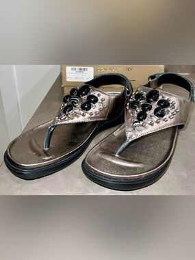 🌸NEW Donald Pliner Boho Leather Metallic Sandals Thongs Adjustable Strap NIB